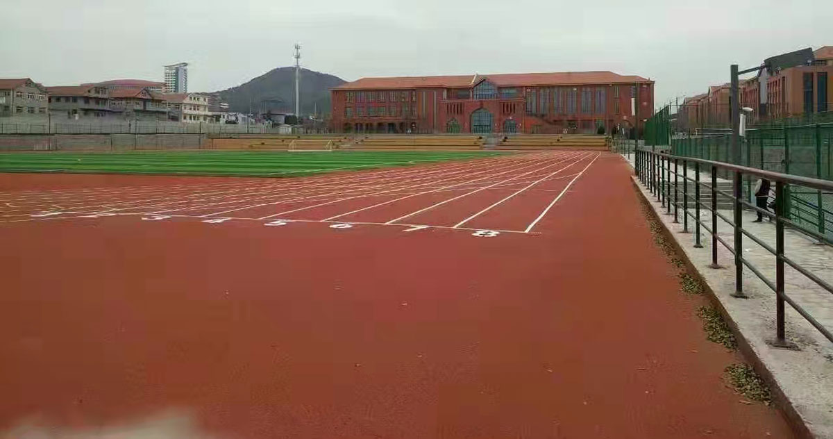 山東大學青島校區全塑自結紋四百米標準跑道